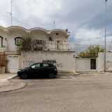 . Le dimore fanno parte di un complesso di circa 20 residenze situate su strada privata Francesco Albergo
